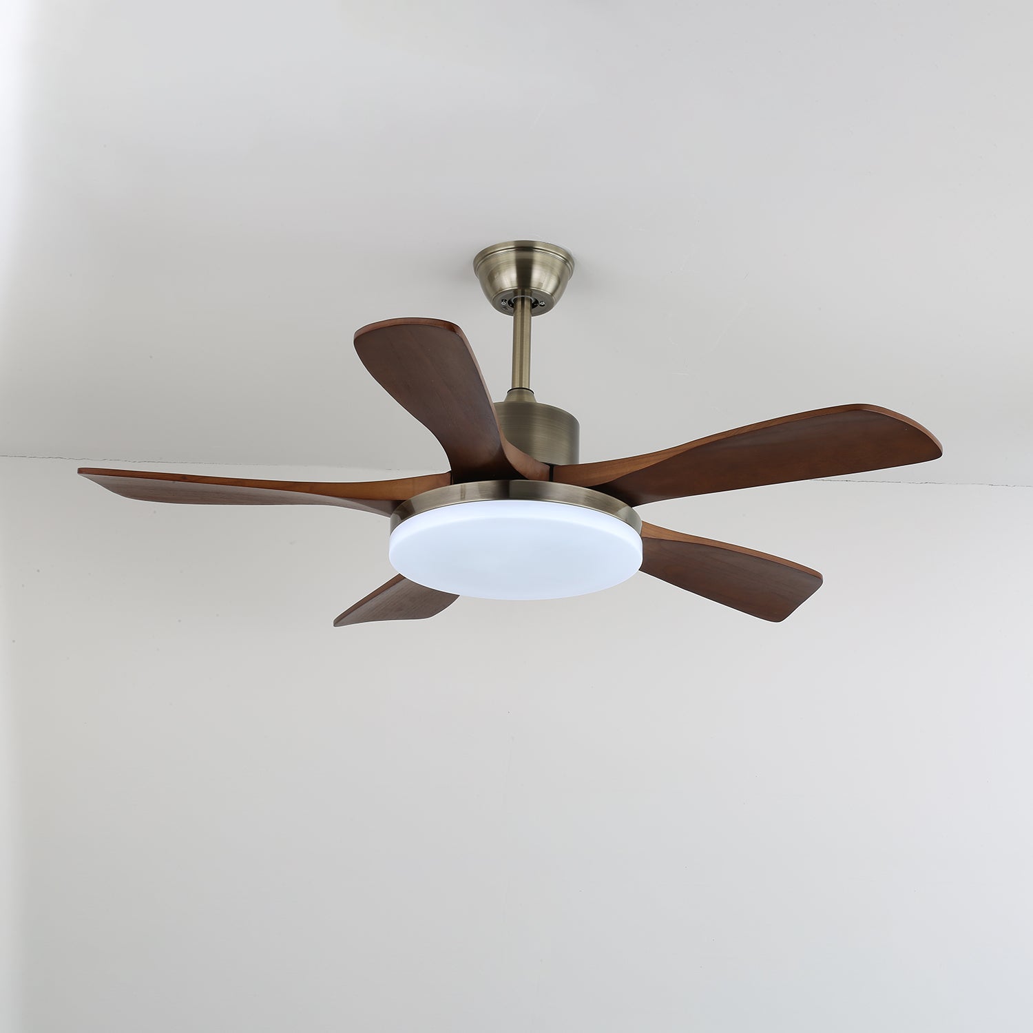 Diagrama mostrando las dimensiones del Ventilador de Techo Aurelia de Madera con Luz
