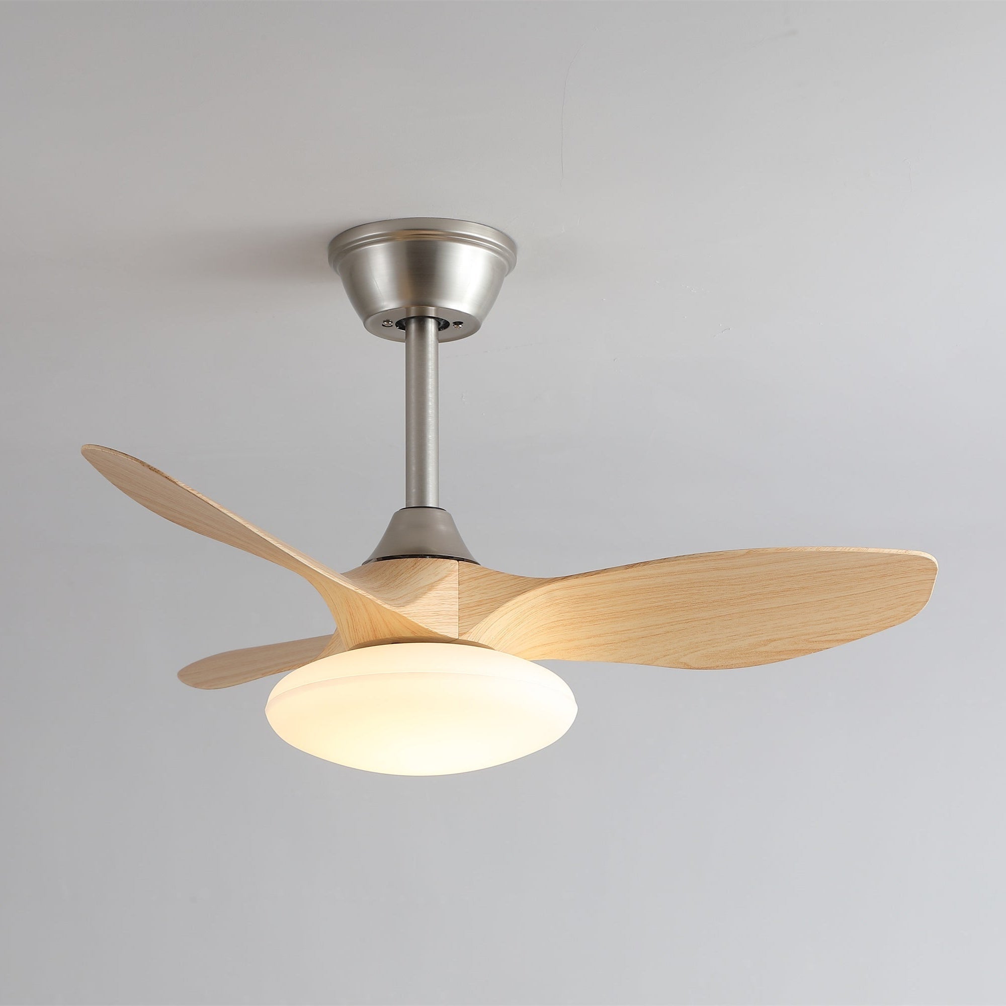Ventilador de Techo con Luz Sylvara en acabado Color Madera