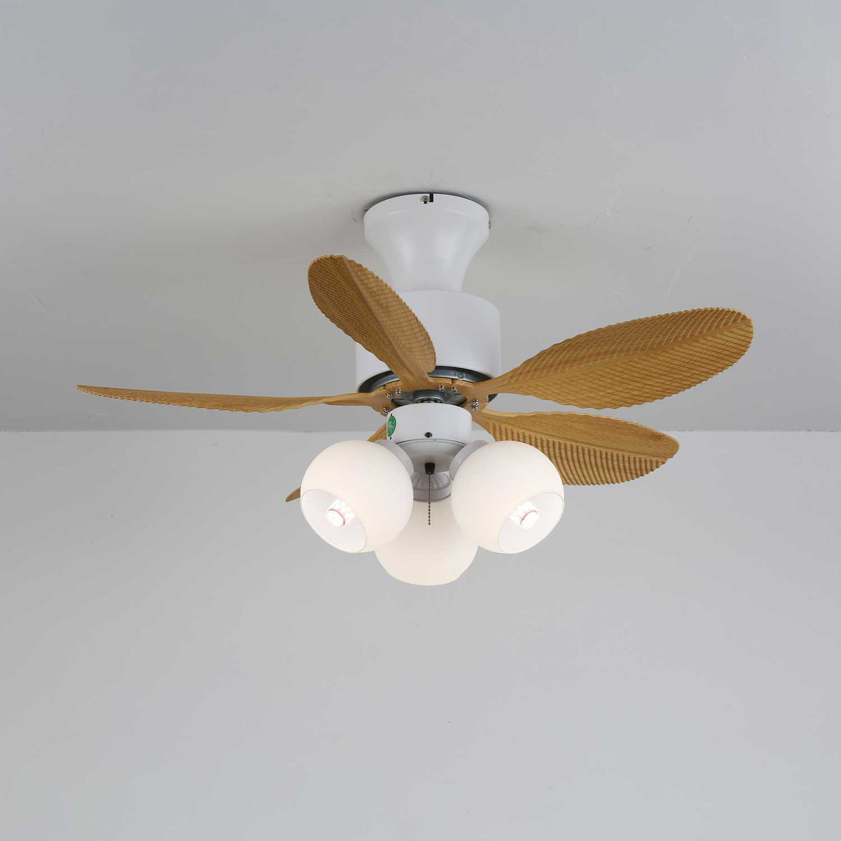 Lámpara Ventilador de Techo Althea mostrando detalle de la pantalla de cristal