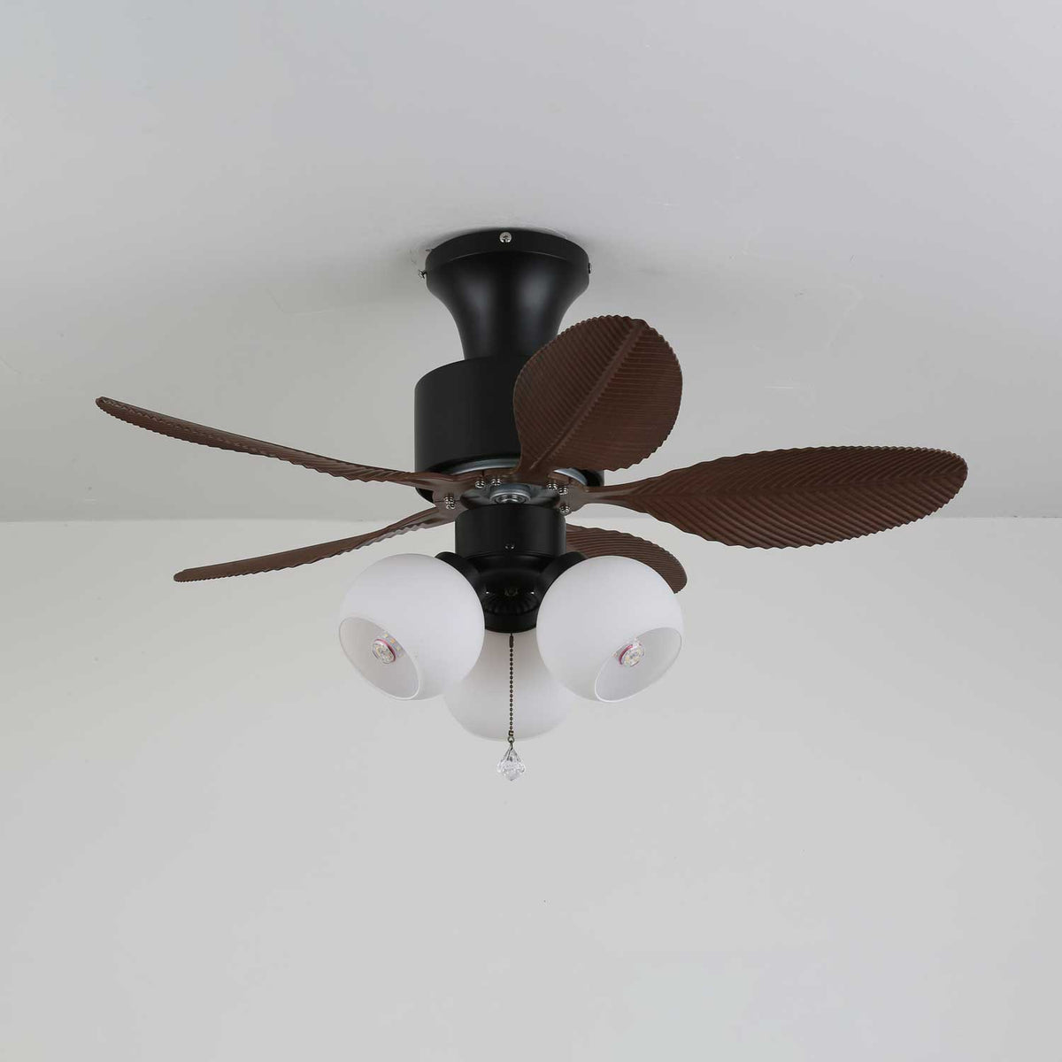Lámpara Ventilador Althea mostrando su motor de cobre puro