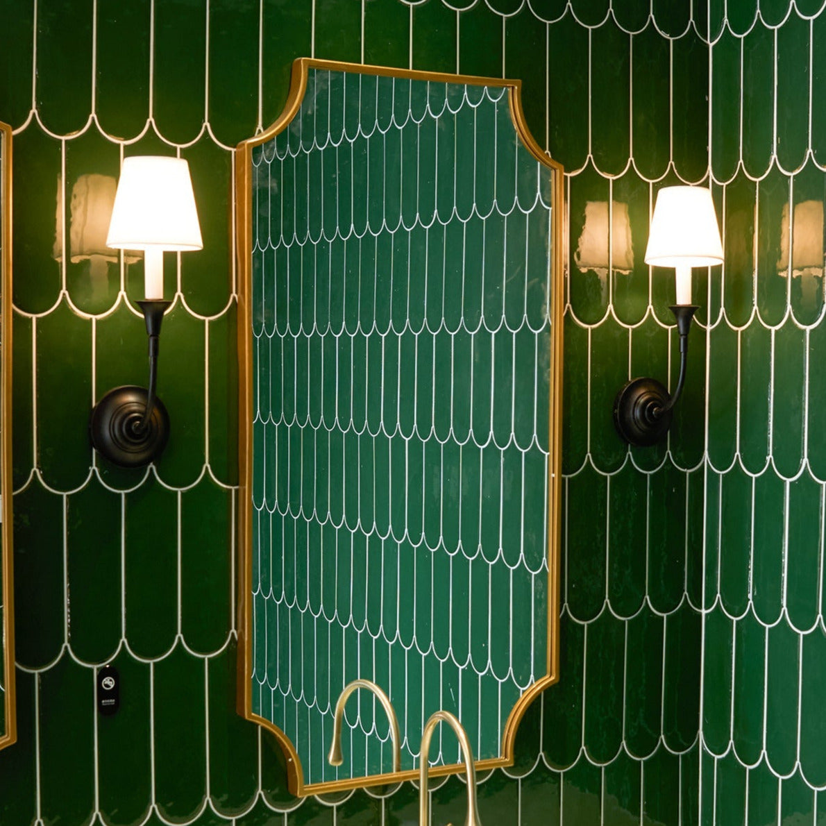 Silva Lámpara de Pared Vintage de Tela con Brazo de Negro/Blanco/Látón