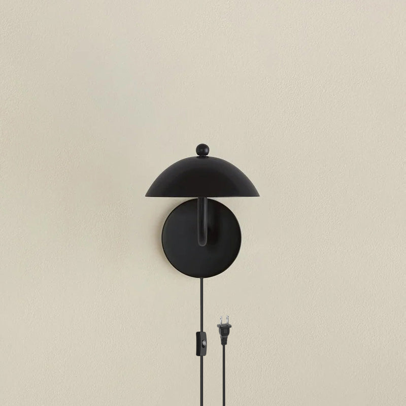 Aria Lámpara de Pared con Brazo Curvado Negro Con Enchufe