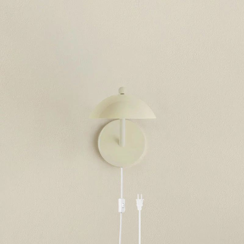 Aria Lámpara de Pared con Brazo Curvado Negro Con Enchufe