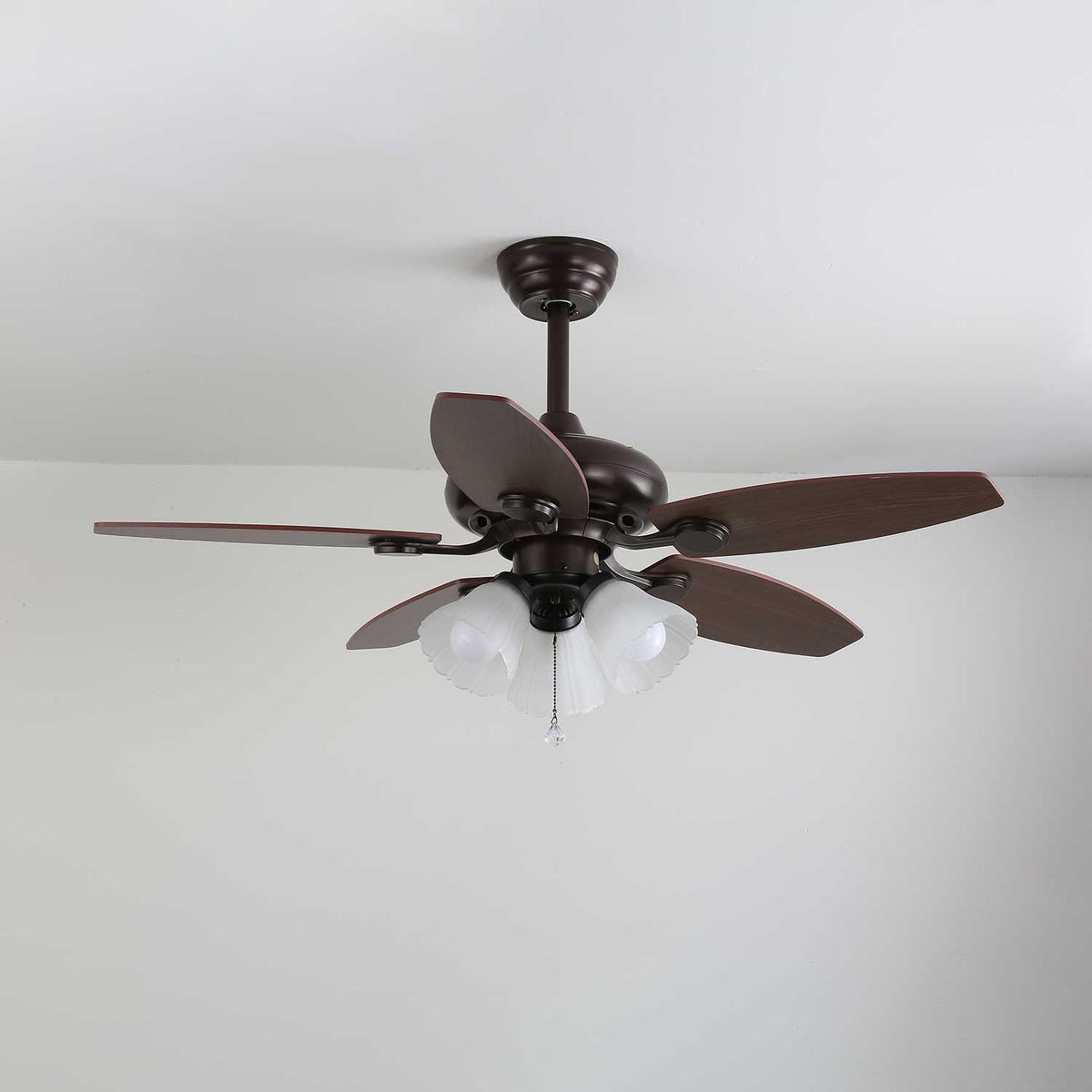 Ventilador de Techo Florence Vintage de Madera y Cristal con Luz, toma de estilo de vida