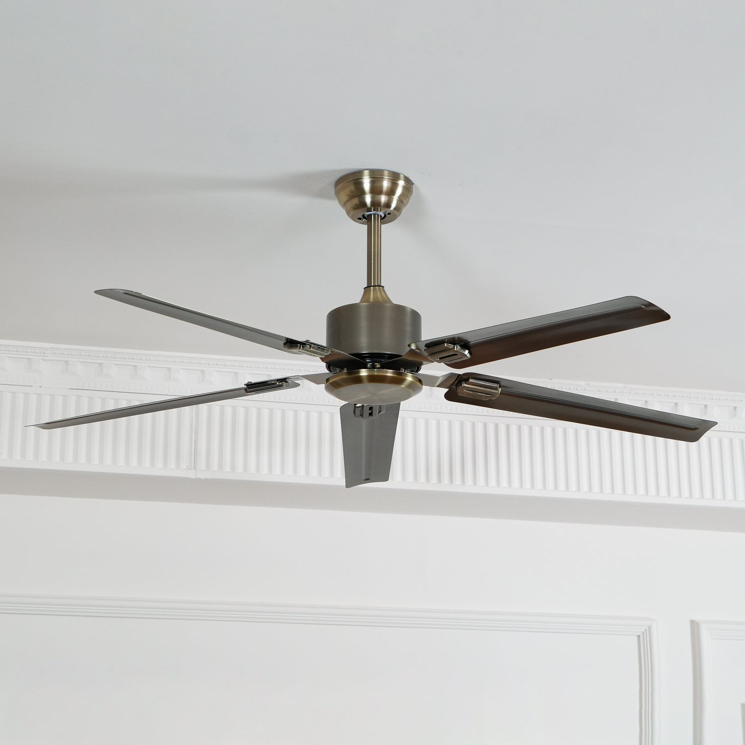 Ventilador de Techo Premium Vosolara con detalle de motor de CC