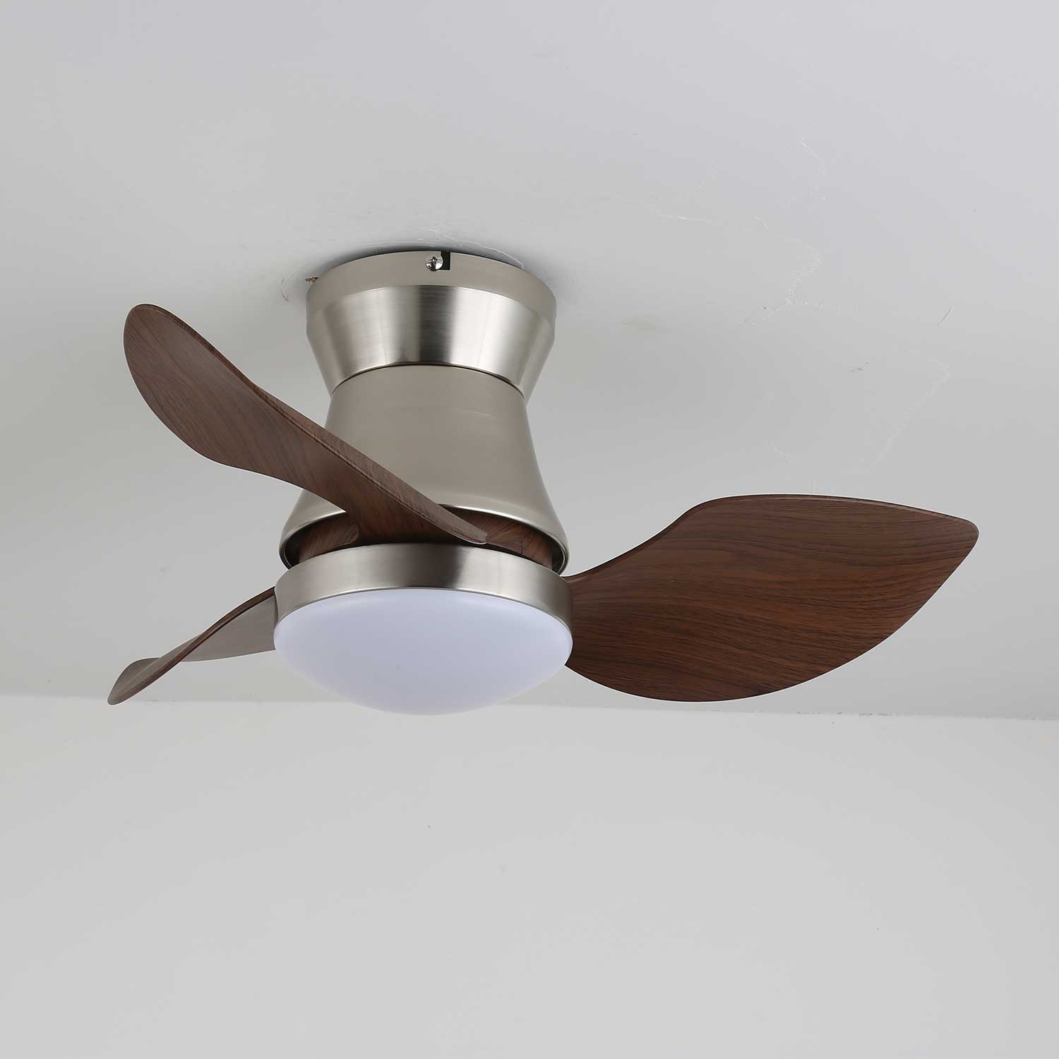 Ventilador de Techo Moderno Airlume de Madera con Luz
