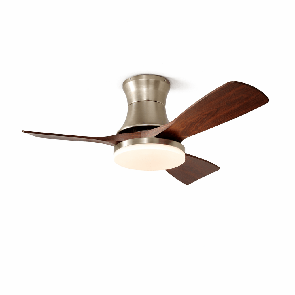 Ventilador de techo con luz para interior en acabado de níquel, vista lateral