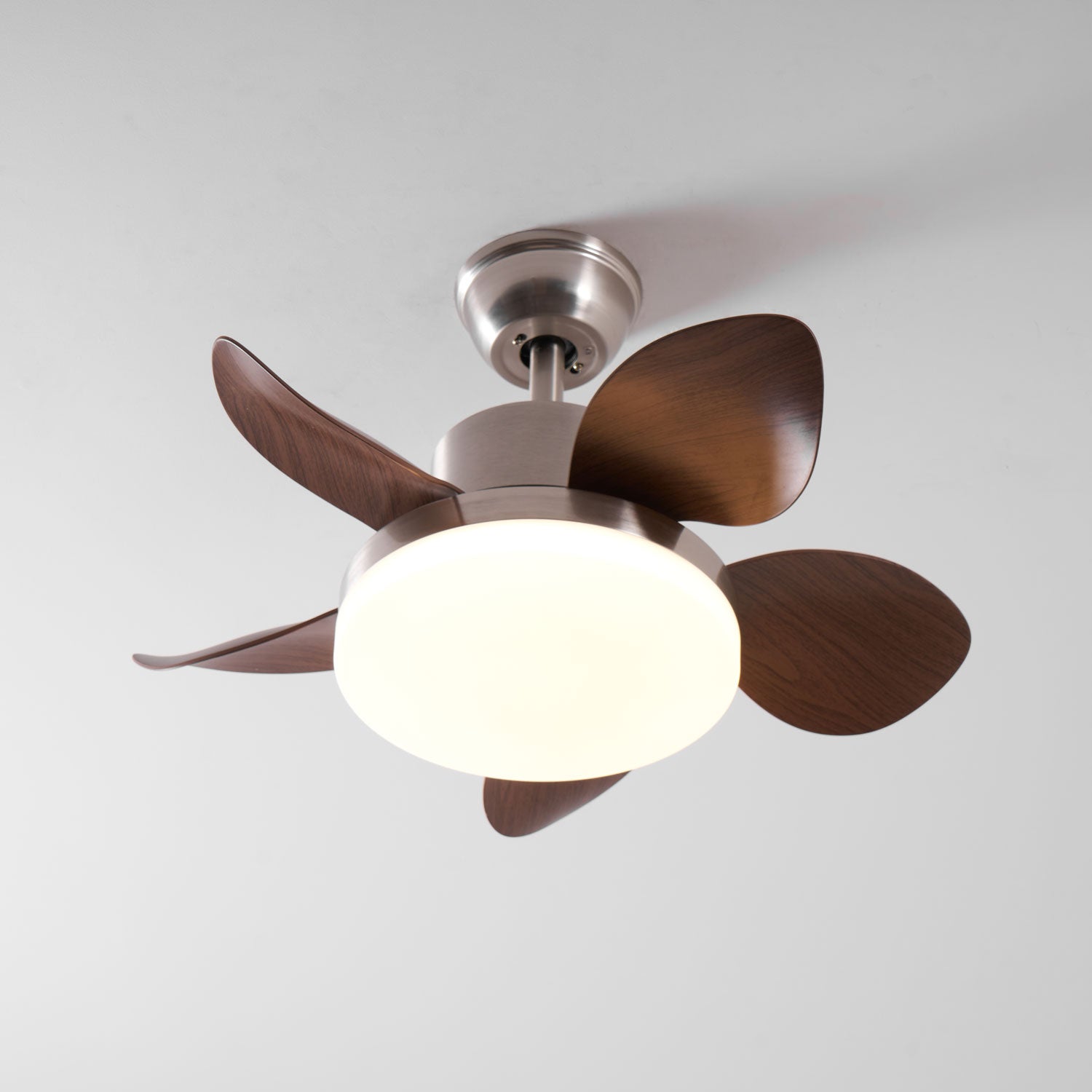 Ventilador de techo Alenya con luz de veta de madera y mando a distancia