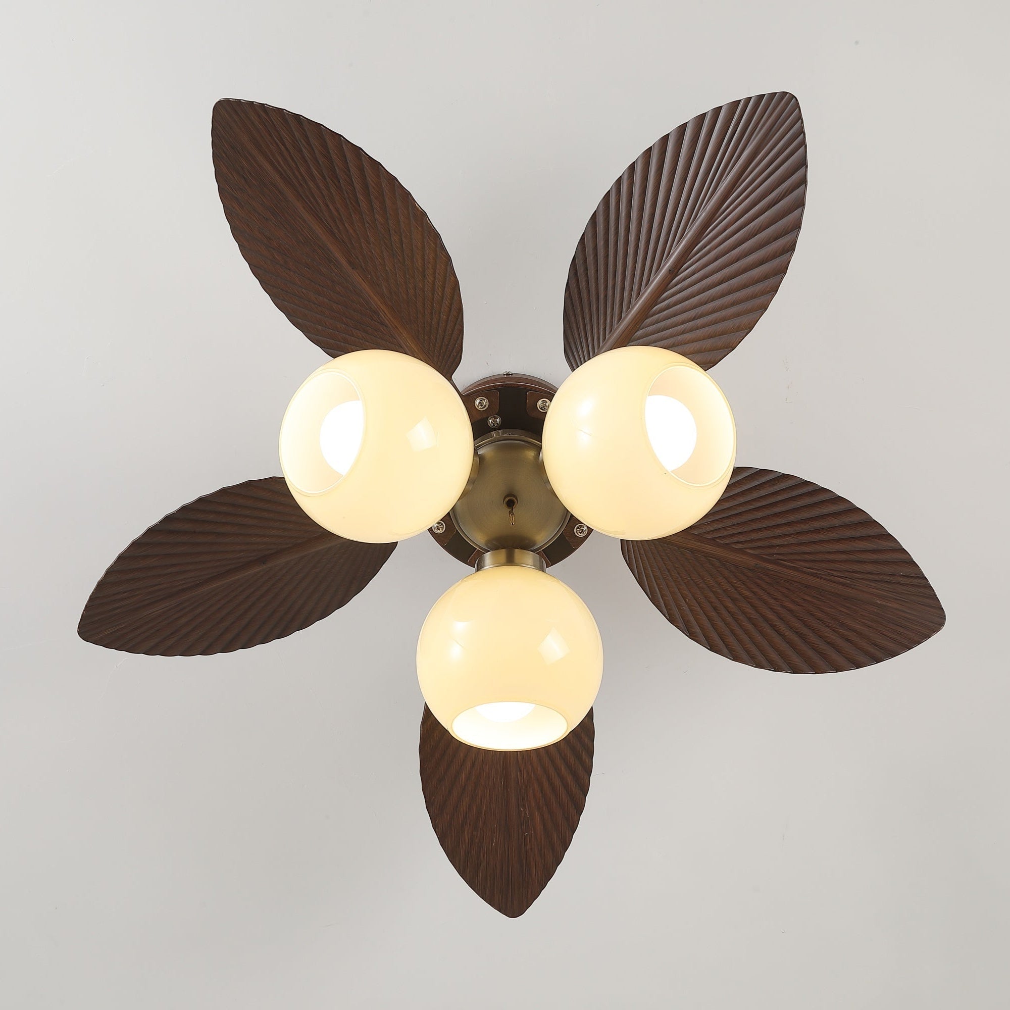 Ventilador de Techo con Luz Walden Roble mostrando el material de las aspas de ABS