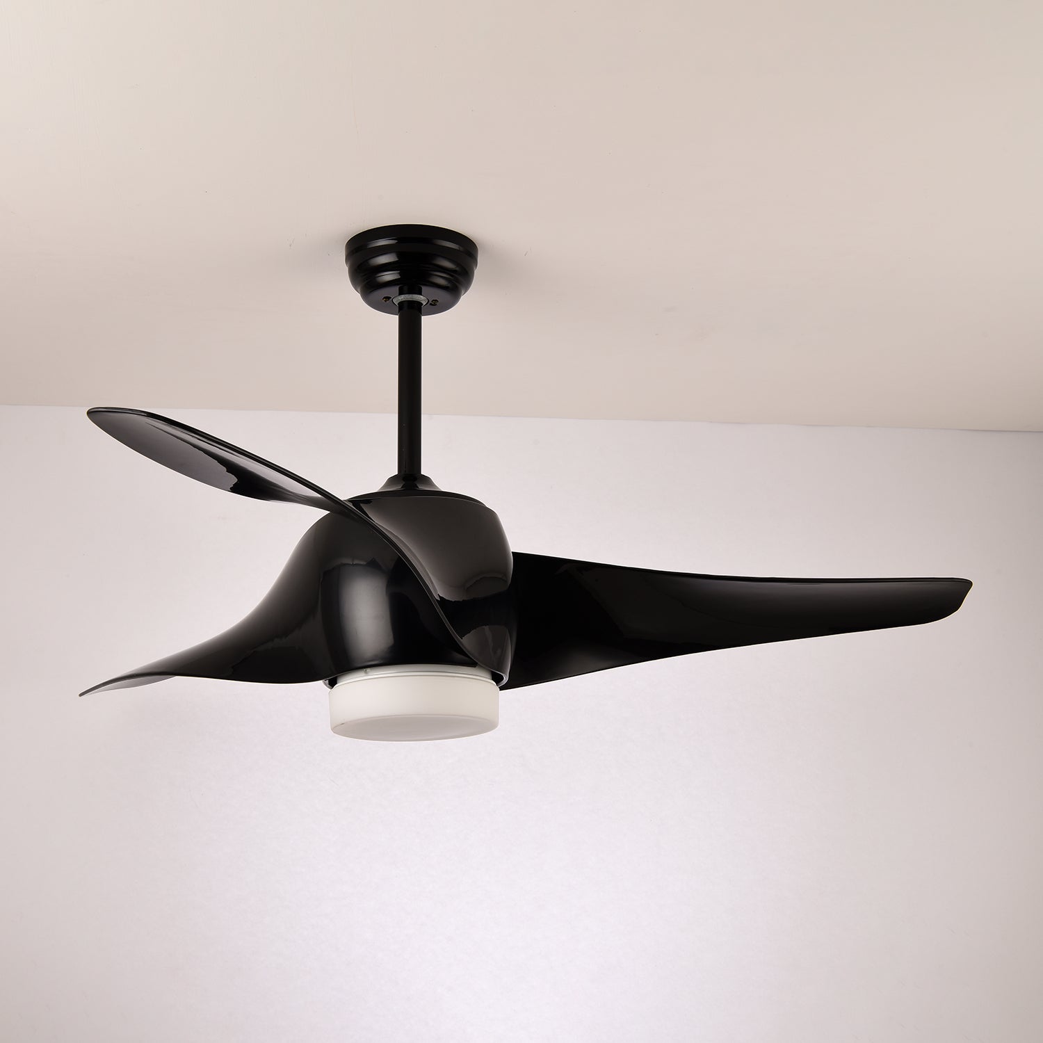 Ventilador de Techo con Luz Umber, opción de acabado café