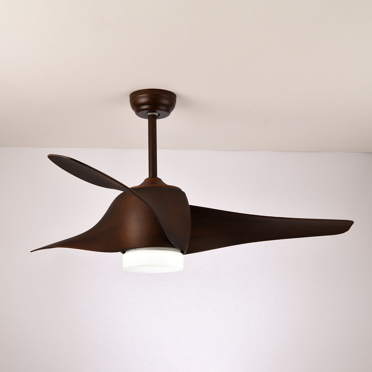 Vista superior de las aspas del Ventilador de Techo con Luz AeroGlow