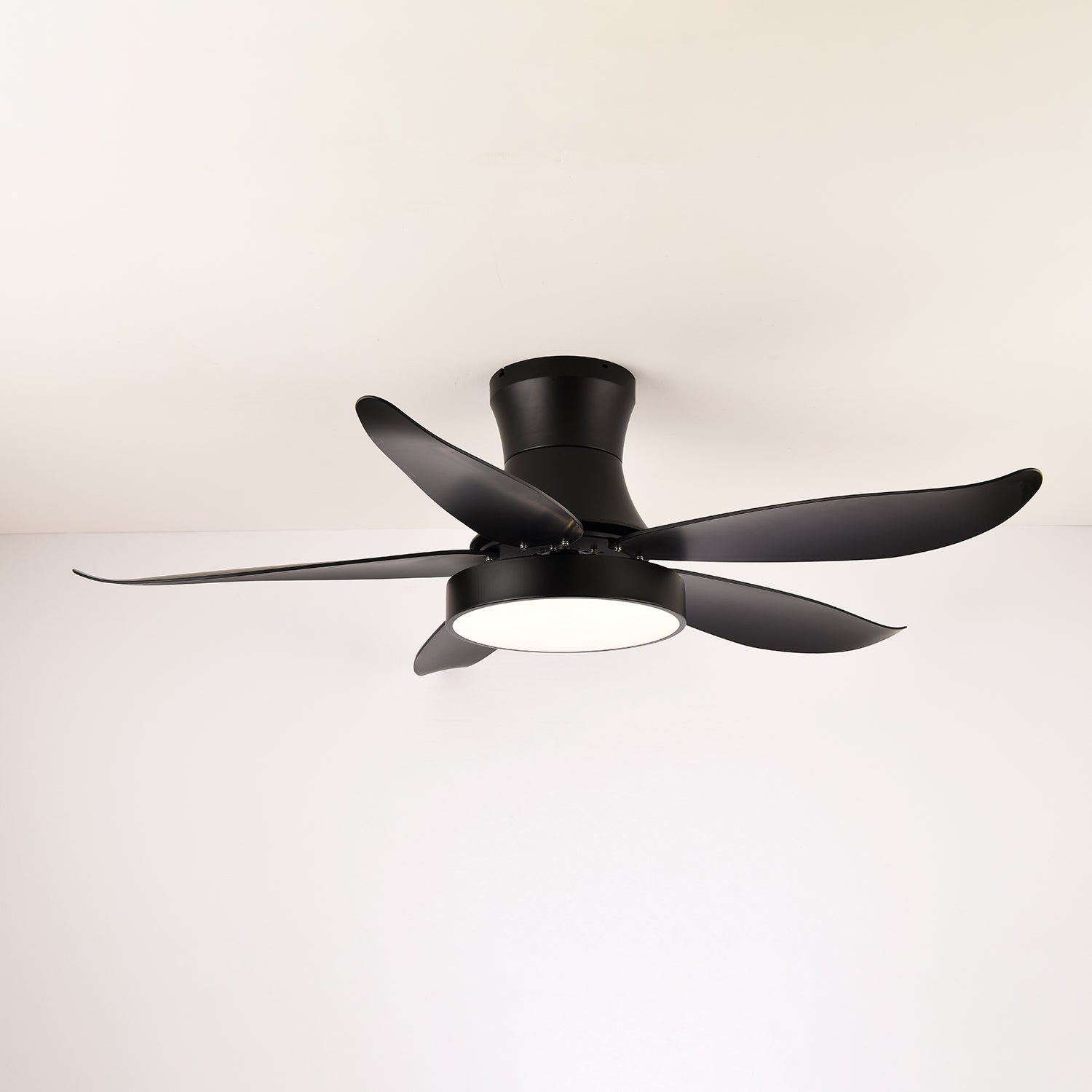 Vista superior del Ventilador de Techo Moderno Jada Negro con Luz