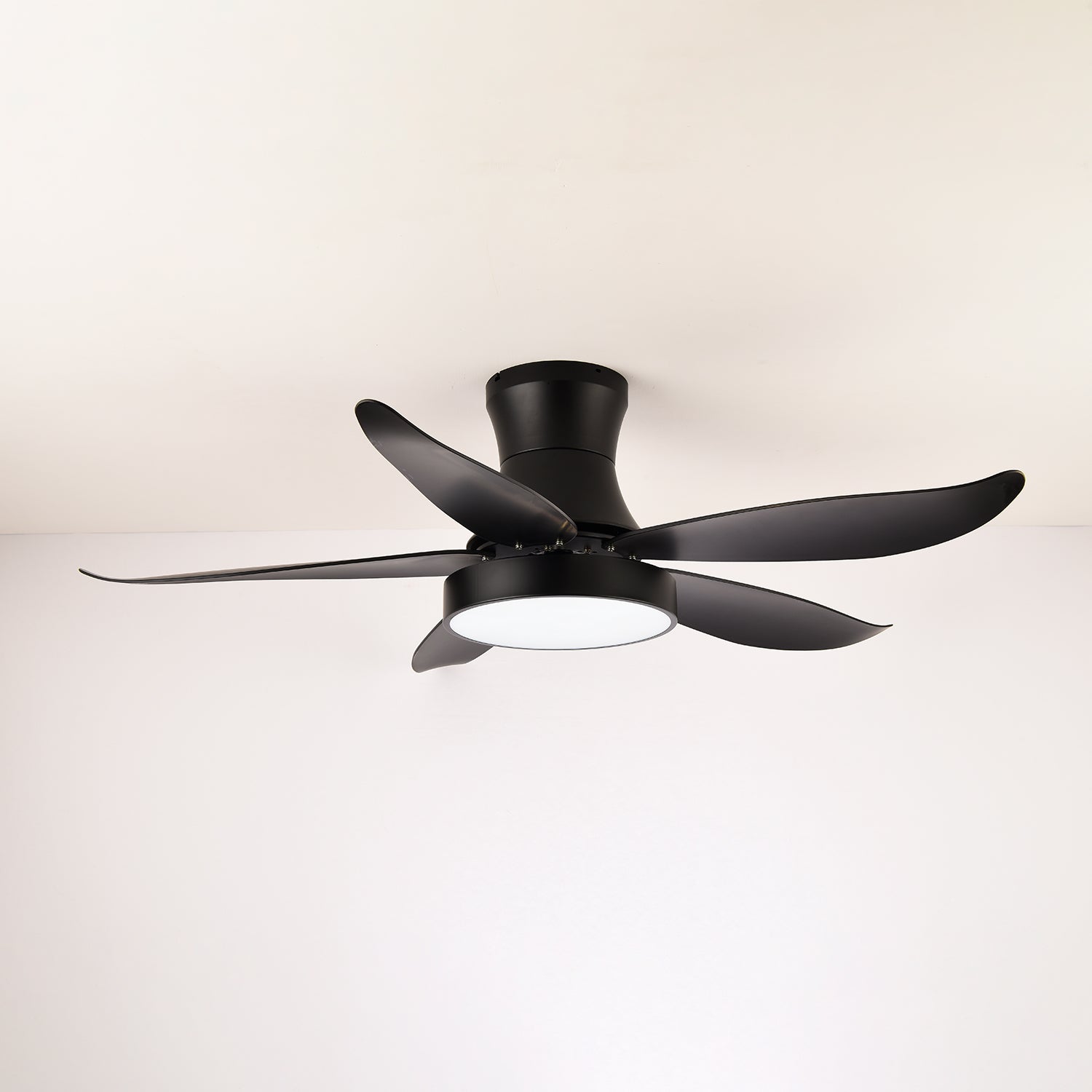 Ventilador de Techo Moderno Jada Negro con Luz