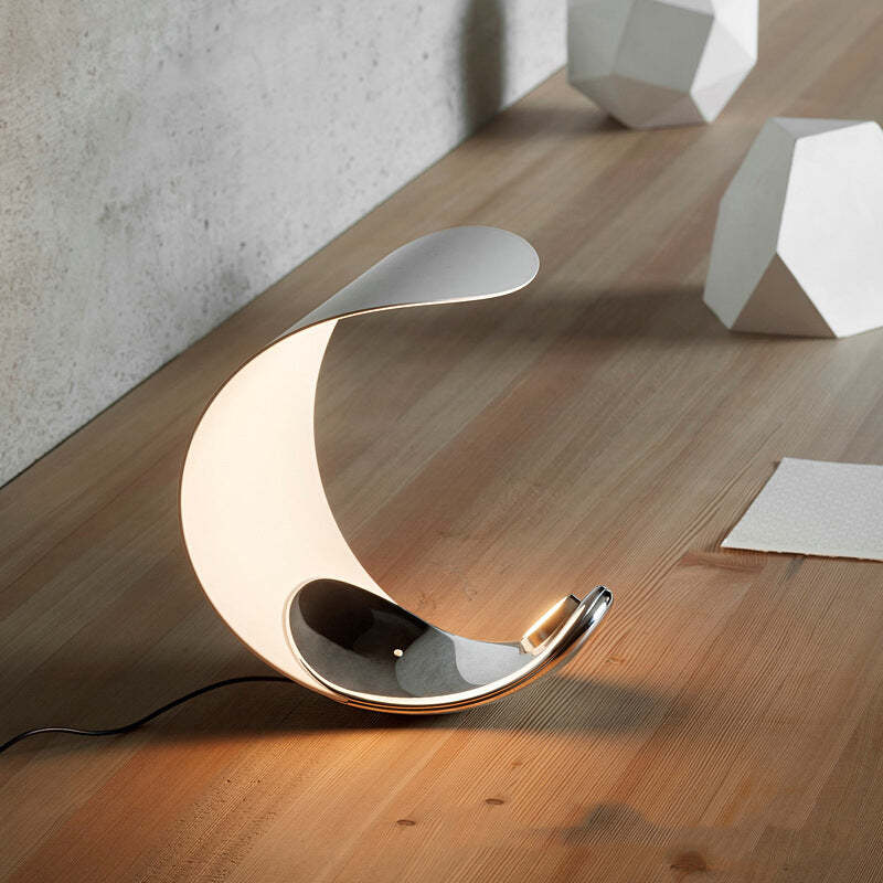 Aria Moderna Diseño Luna Metal Lámpara de Mesa Dorada