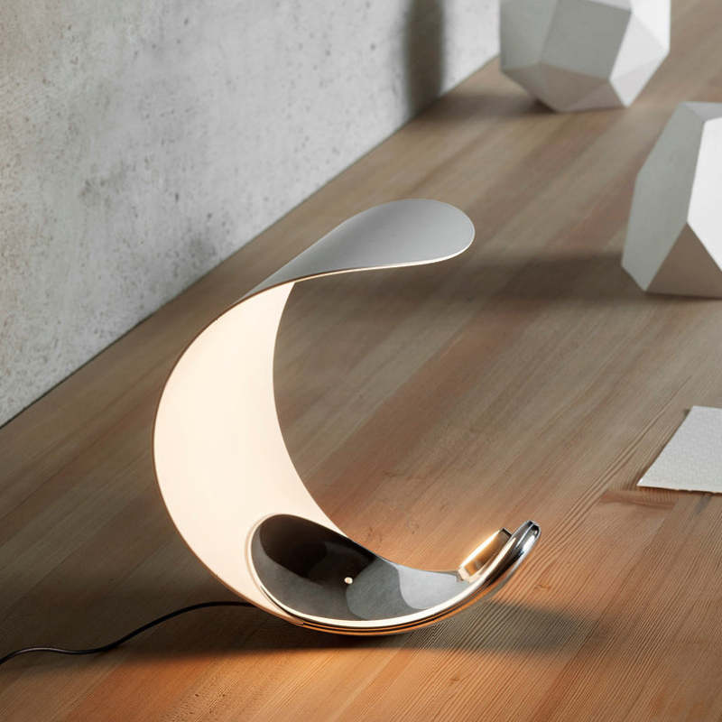 Aria Moderna Diseño Luna Metal Lámpara de Mesa Dorada