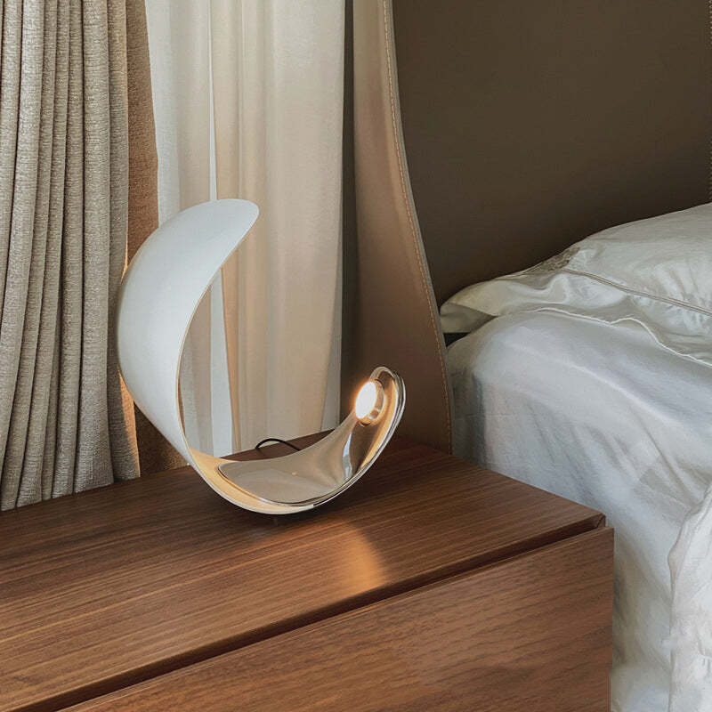 Aria Moderna Diseño Luna Metal Lámpara de Mesa Dorada