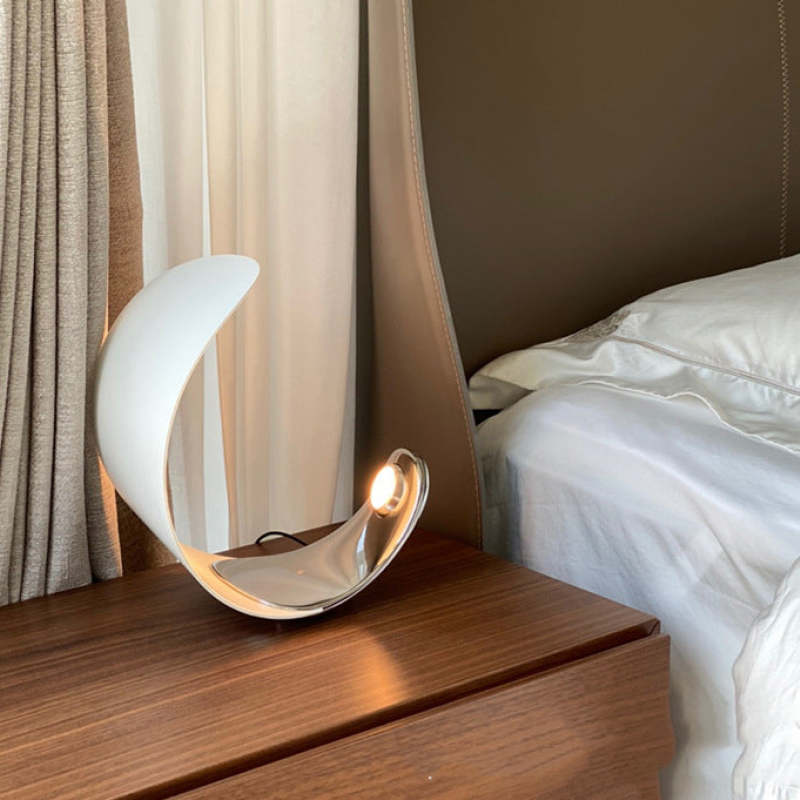 Aria Moderna Diseño Luna Metal Lámpara de Mesa Dorada