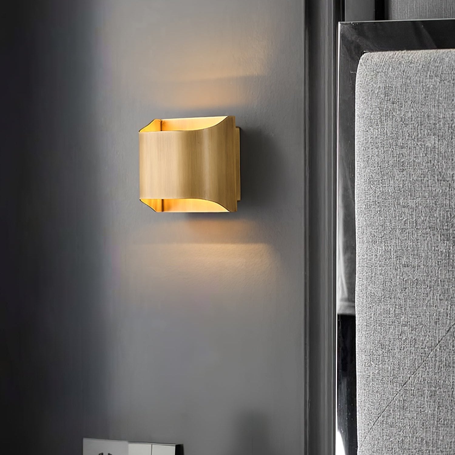 Leclerc Brass Wall Lamp - Letslighting
