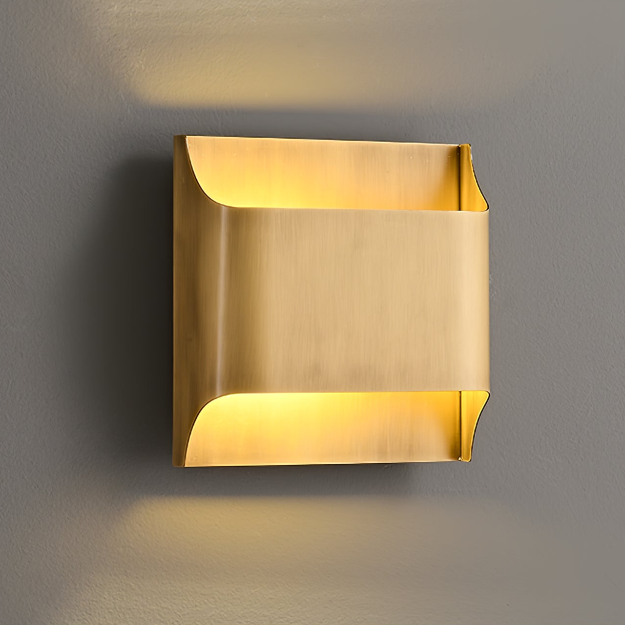 Leclerc Brass Wall Lamp - Letslighting