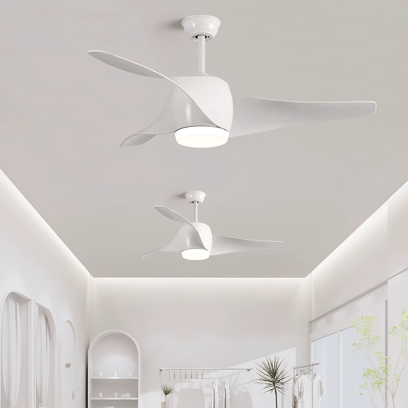 Primer plano de la estructura de metal y las aspas de plástico del Ventilador de Techo con Luz AeroGlow