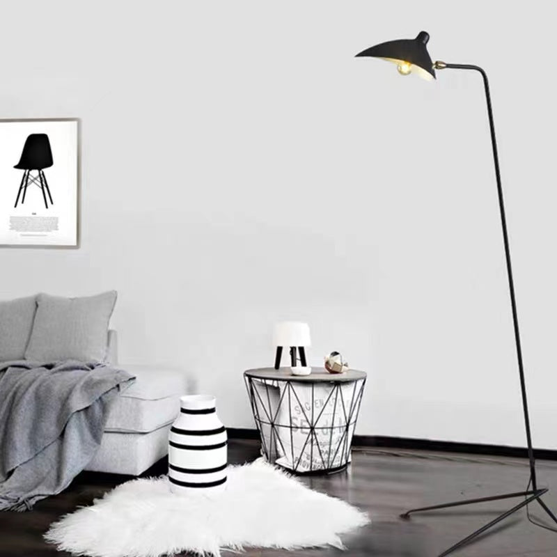 Schmitt Diseña Irregular Metal LED Lámpara de Pie Negra