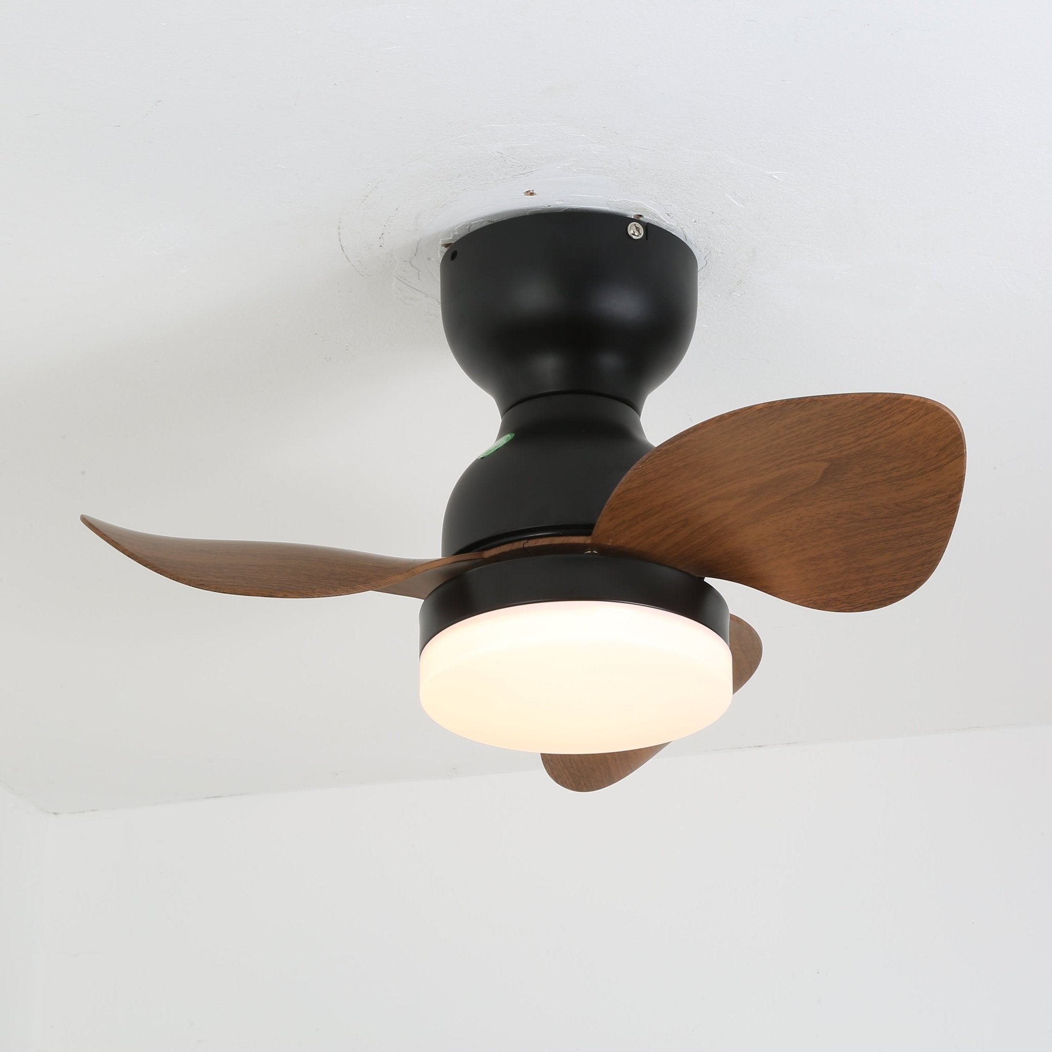 Ventilador de Techo Silas con Luz mostrando diferentes temperaturas de luz