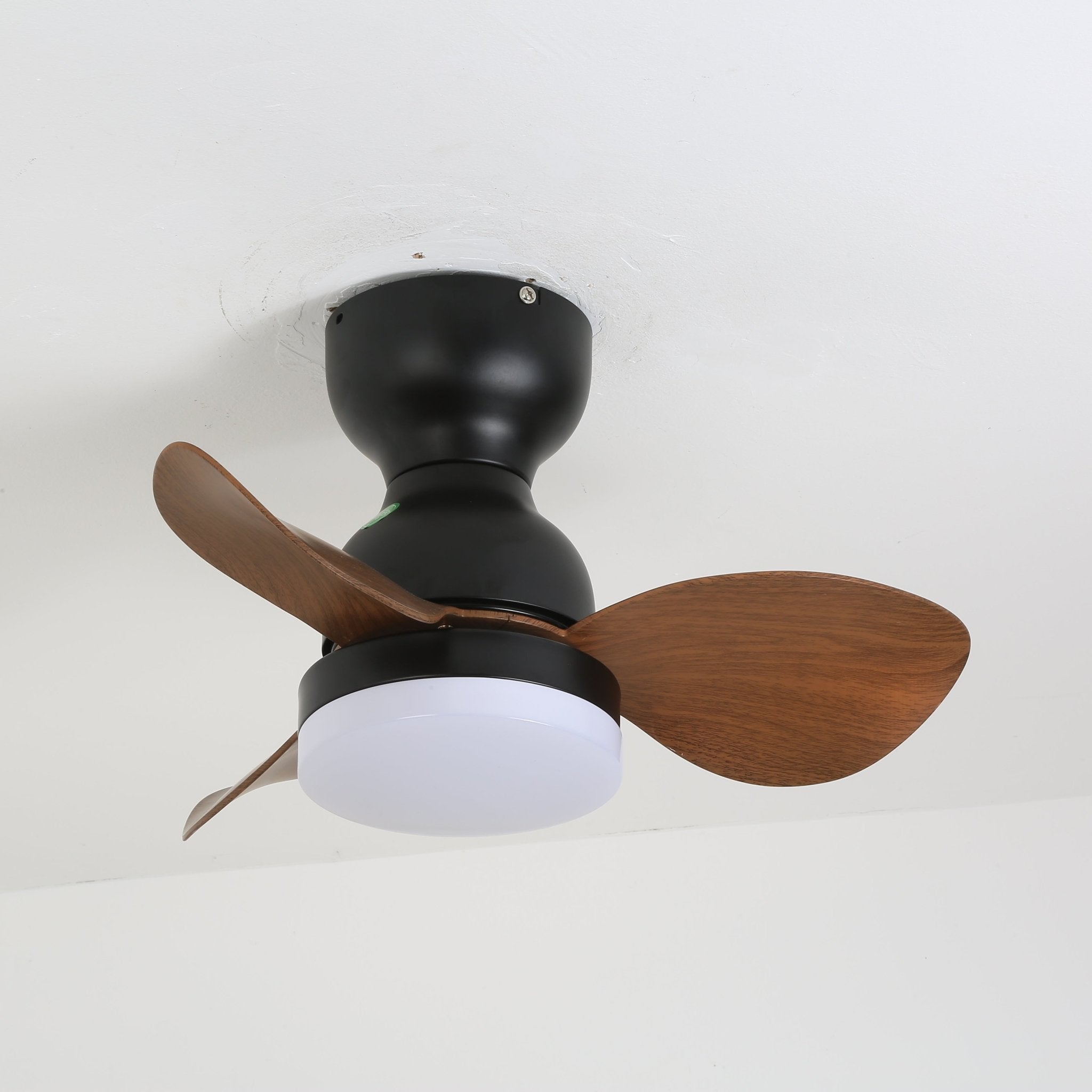 Ventilador de Techo Silas con Luz con el ventilador en movimiento