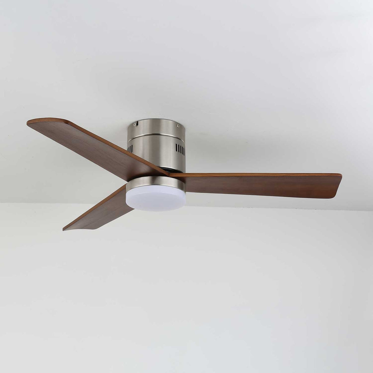 Ventilador de Techo Eris Minimalista de Madera con Luz con acabado de pantalla blanca