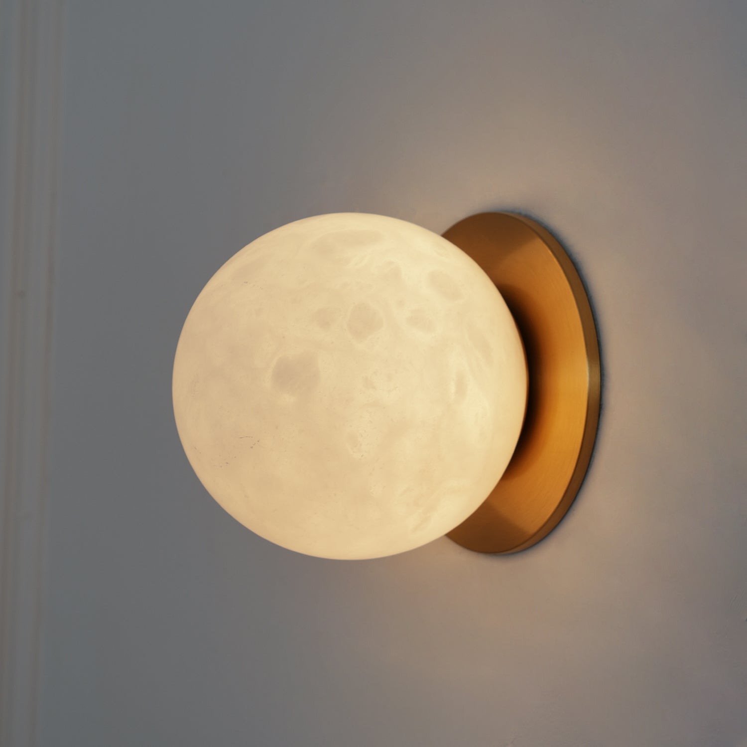 Vevinir Alabaster Globe Wall Light - Letslighting