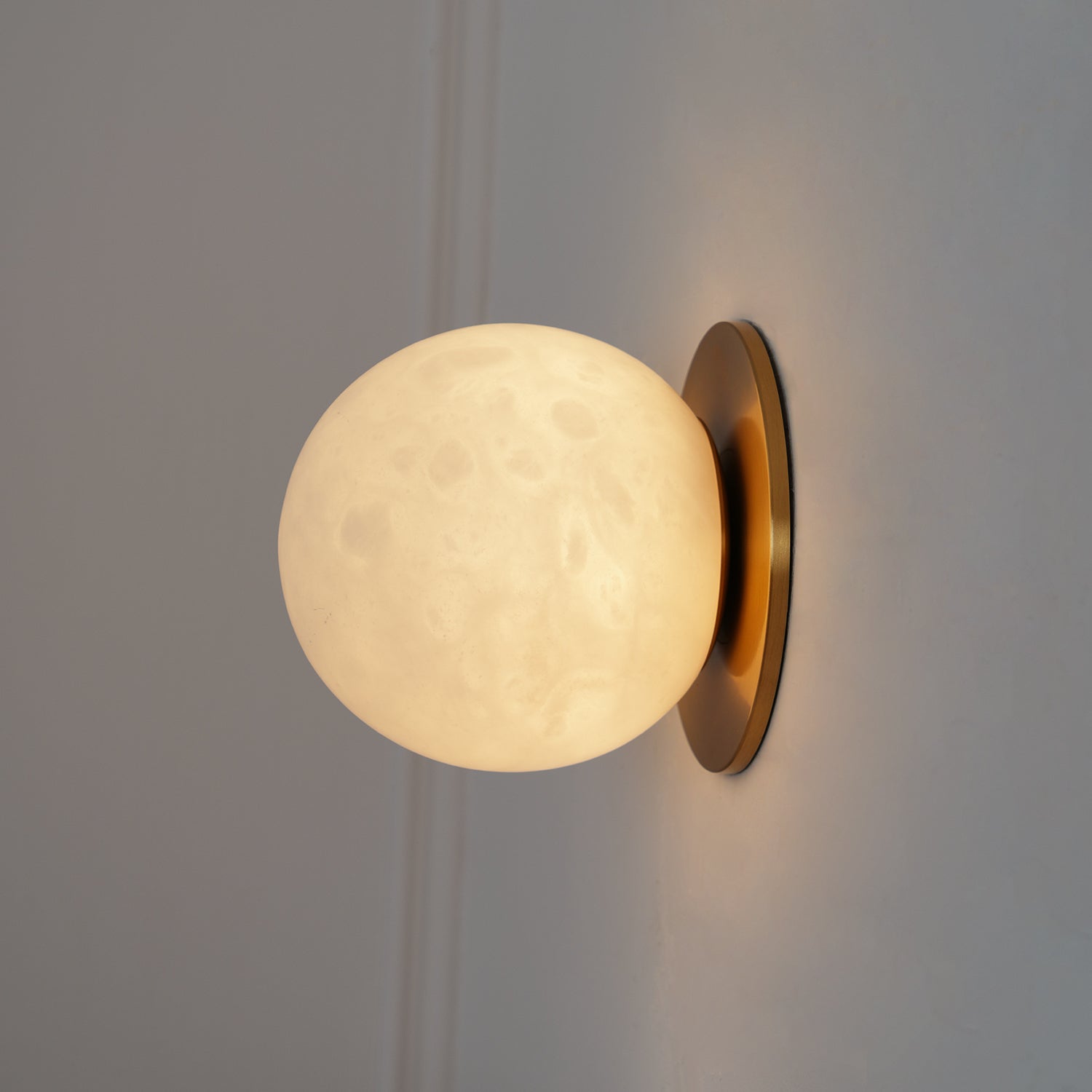 Vevinir Alabaster Globe Wall Light - Letslighting