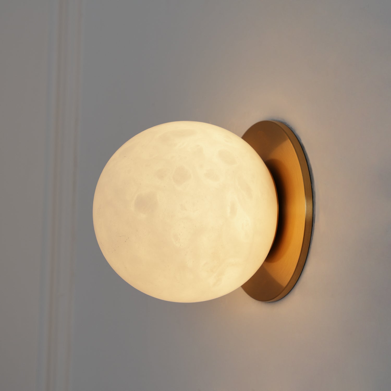 Vevinir Alabaster Globe Wall Light - Letslighting