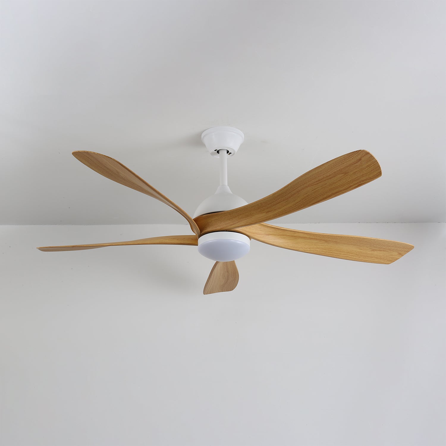 Ventilador de techo moderno Sylven con luz, vista completa