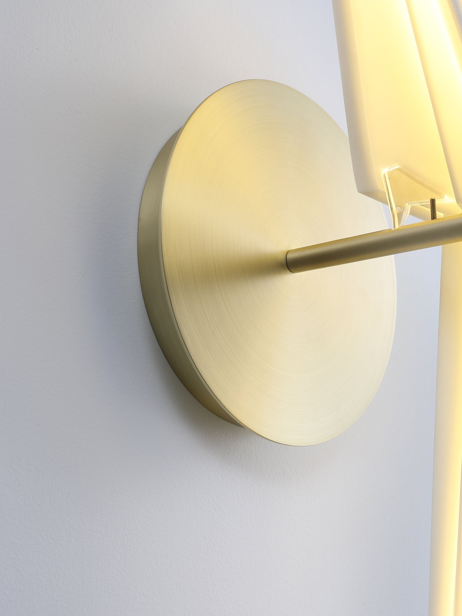 Avian Serenity Wall Lamp - Letslighting