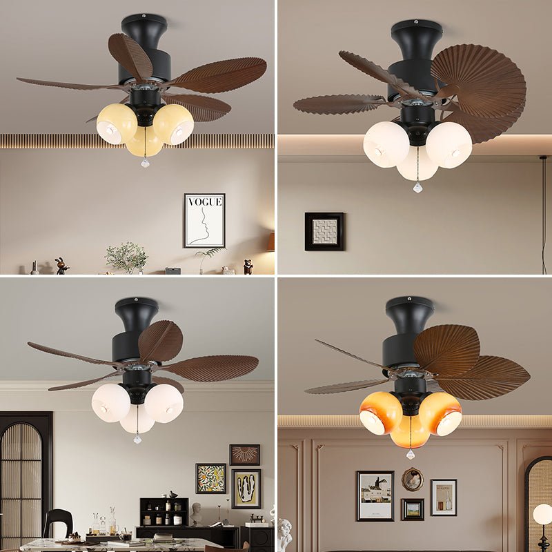 El ventilador con luz proporcionando iluminación ambiental a la habitación.