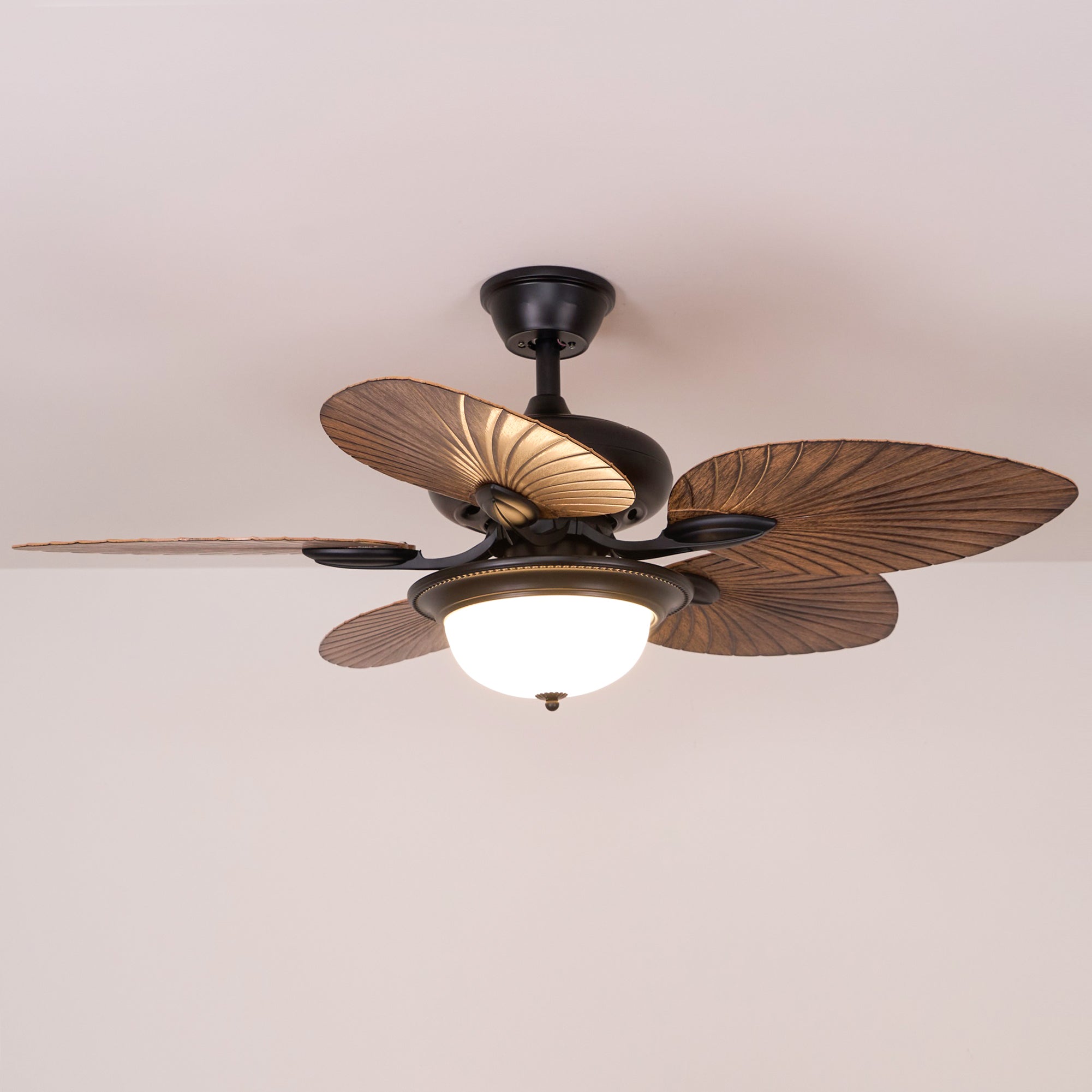 Ventilador de Techo Tropical Virel de Madera con Luz, luz encendida
