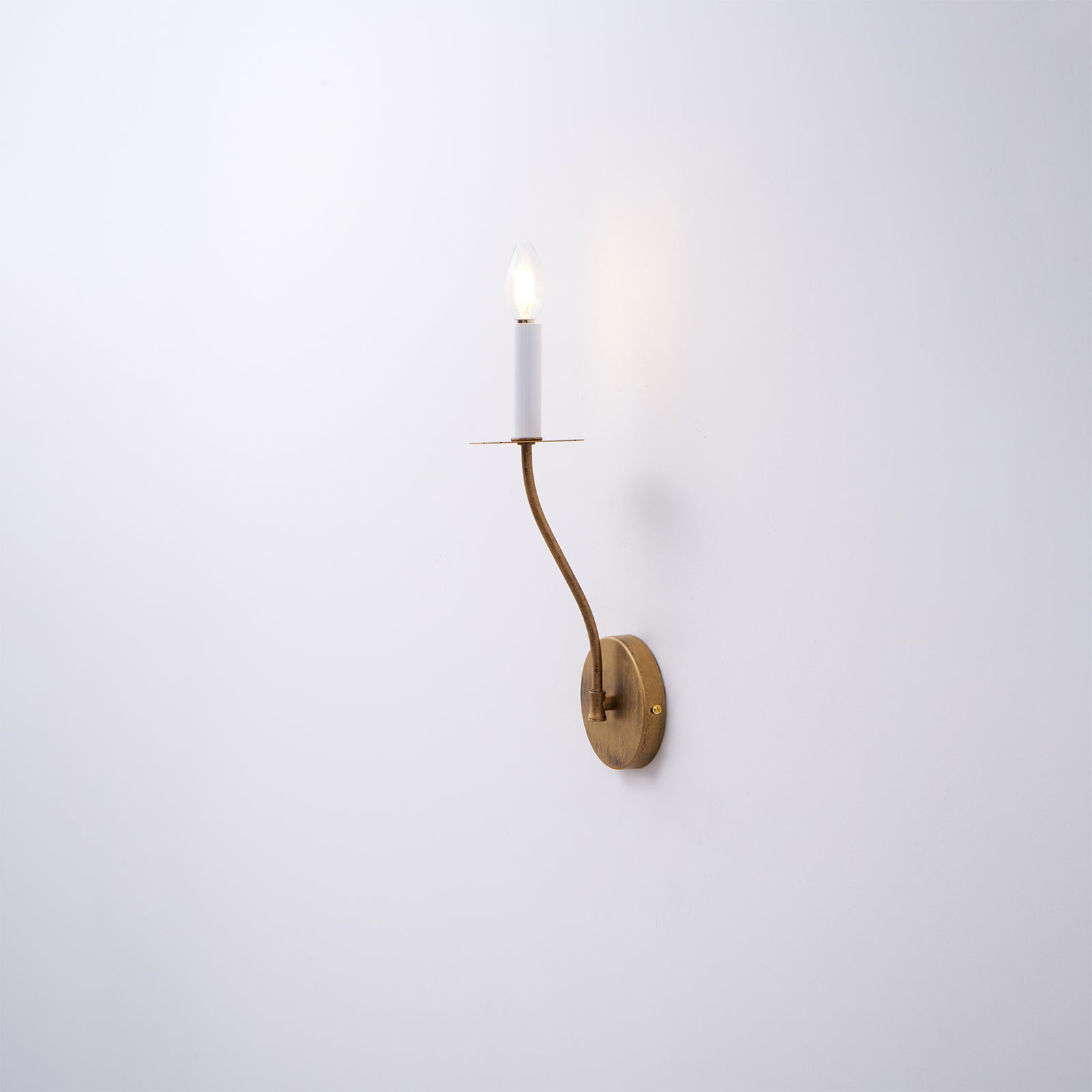 Eris  Wall Lamp Brass