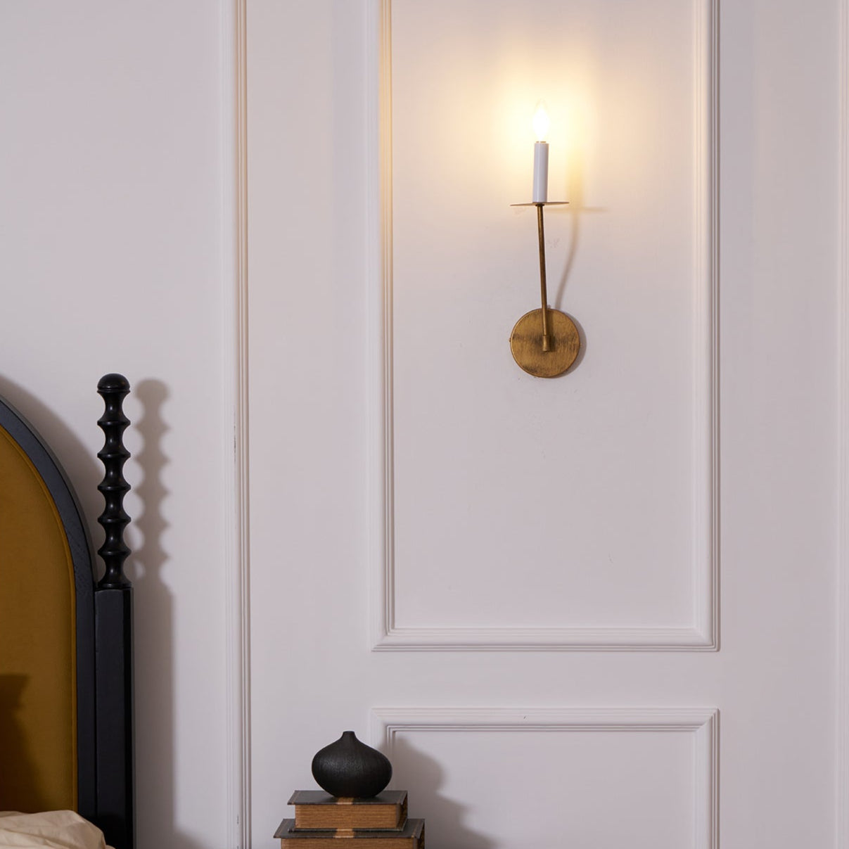Eris  Wall Lamp Brass