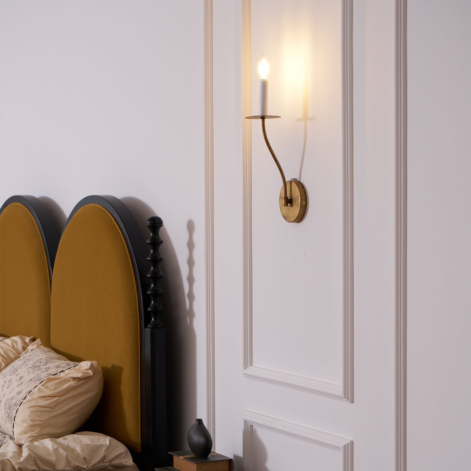 Eris  Wall Lamp Brass