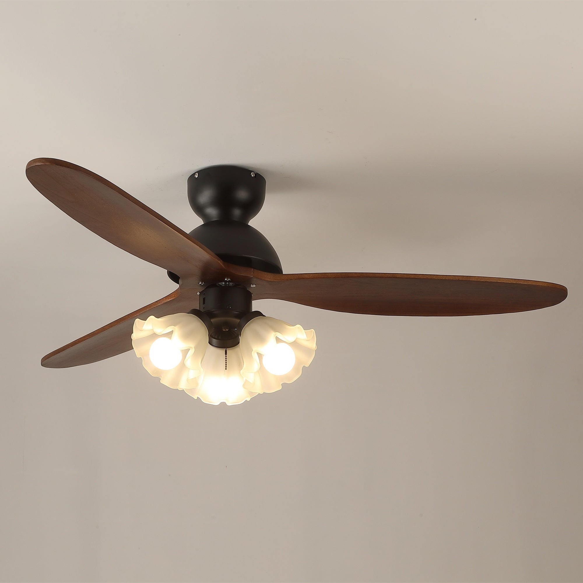 Ventilador de Techo con Luz Novrik Air en otro ambiente, por ejemplo, un estudio.