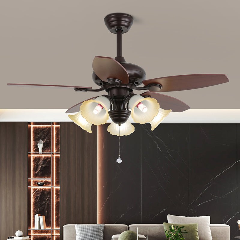 Ventilador de Techo Elora Vintage con Luz, primer plano de la estructura de metal