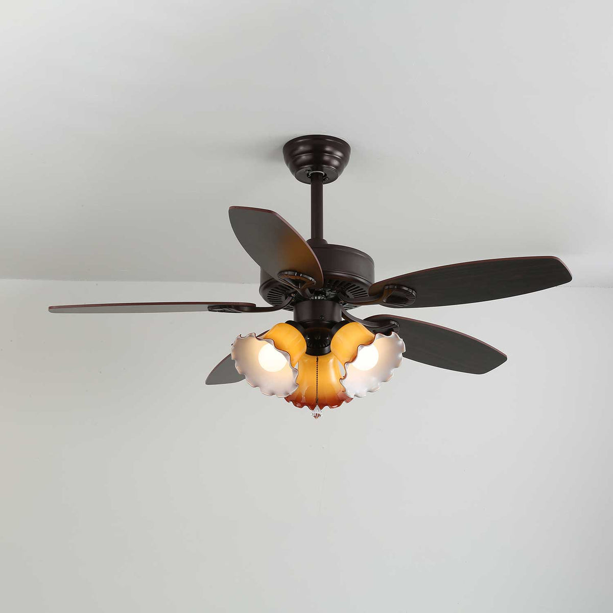 Ventilador de Techo Calviera Vintage de Madera y Cristal con Luz como elemento central