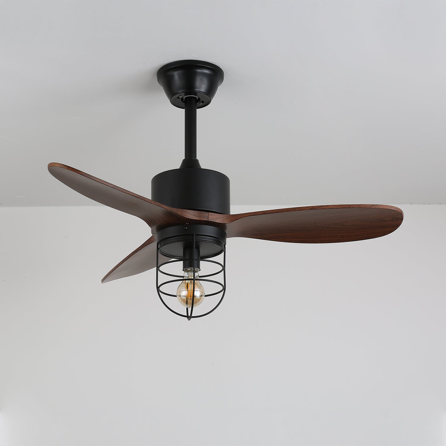 Ventilador de Techo Industrial de Madera Brisora con Luz, variante en acabado de madera de nogal