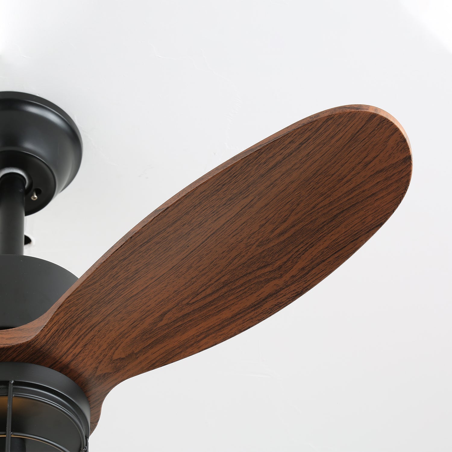 Ventilador de Techo Industrial de Madera Brisora con Luz, mostrando el motor de cobre puro
