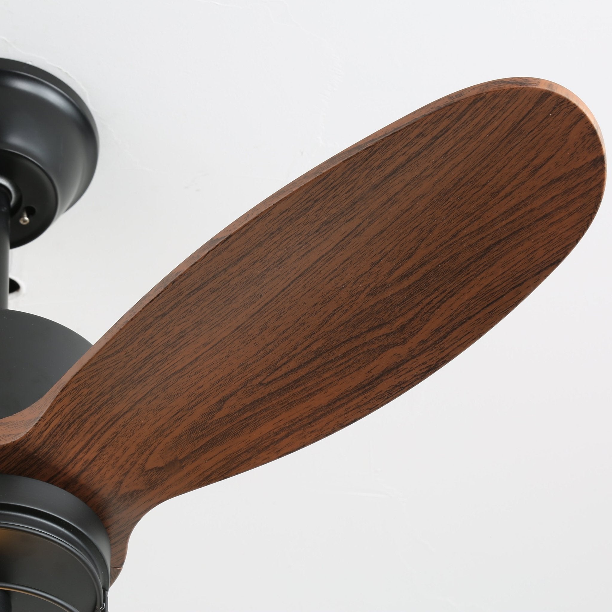 Ventilador de Techo Industrial de Madera Brisora con Luz, detalle de la estructura metálica