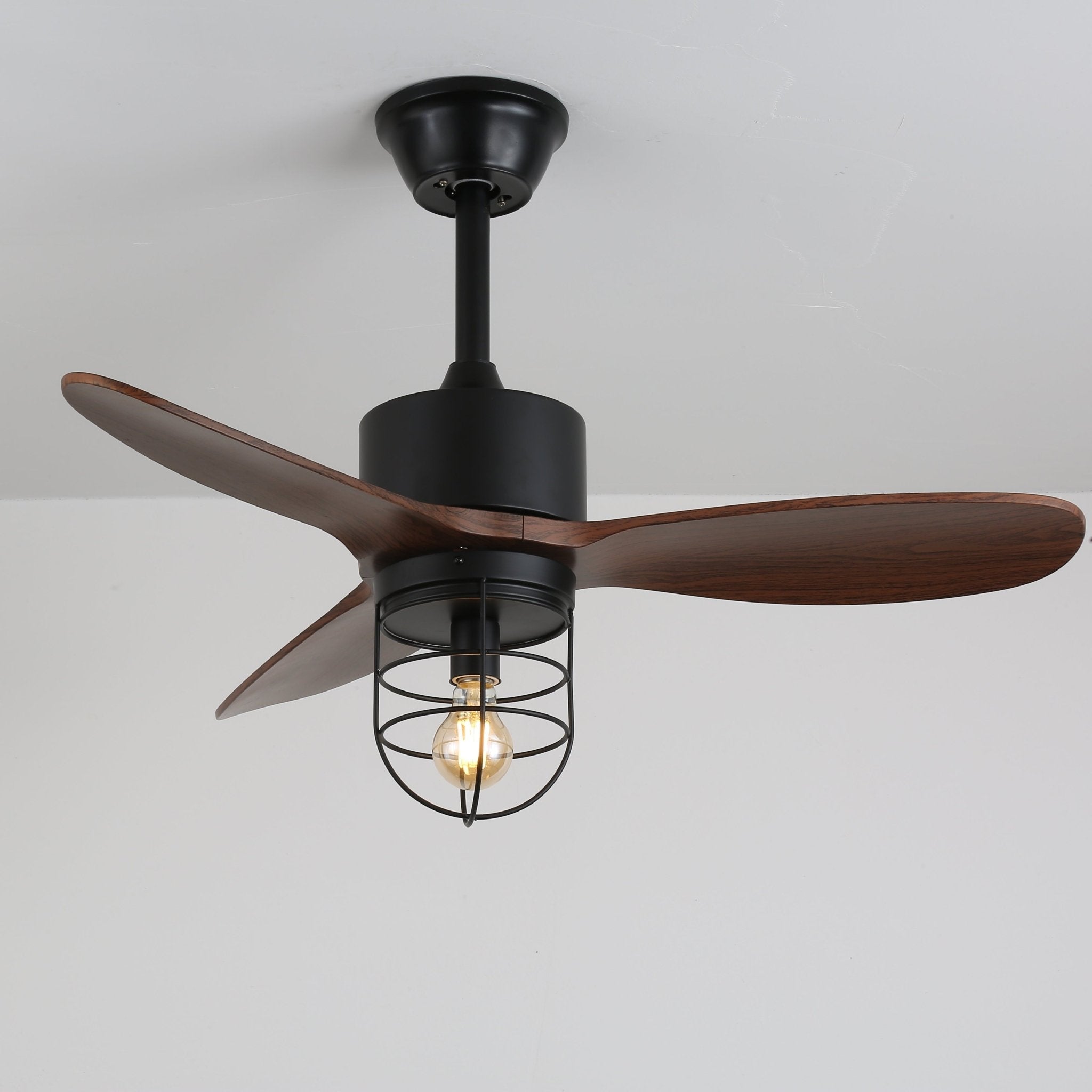 Ventilador de Techo Industrial de Madera Brisora con Luz, foto de estilo de vida