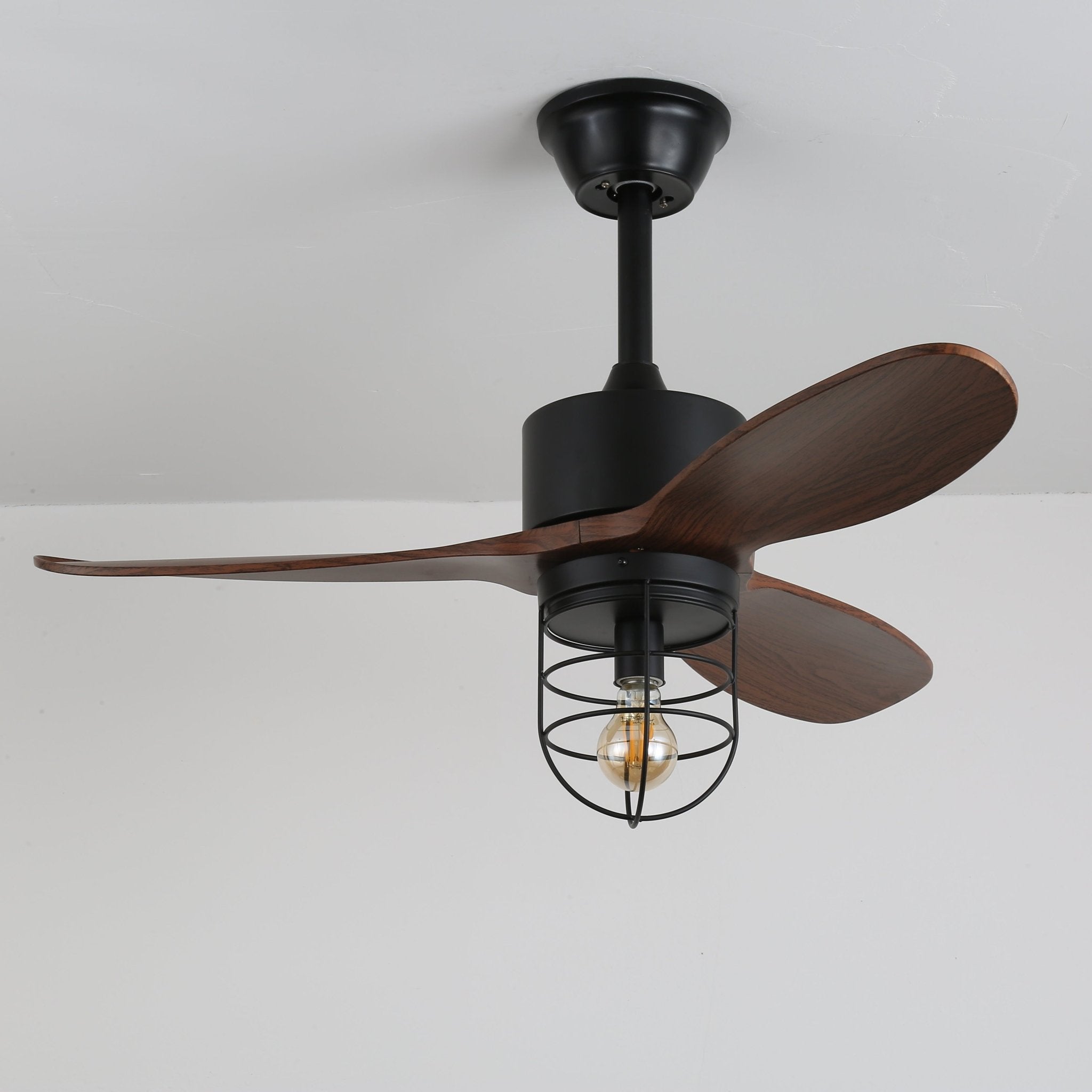 Ventilador de Techo Industrial de Madera Brisora con Luz, con la luz apagada