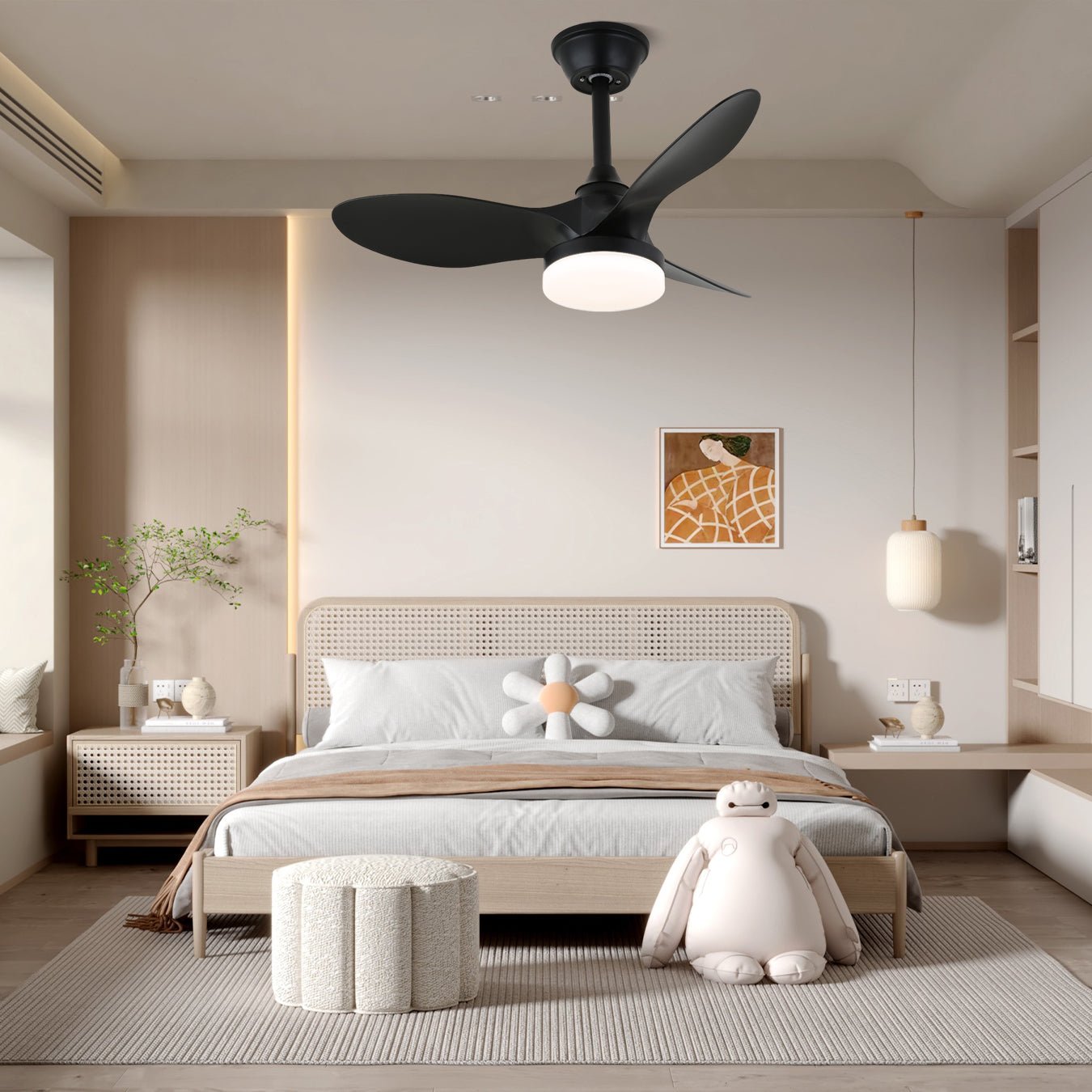 Vista de cerca del LED integrado y las aspas del ventilador de techo Aelric con luz