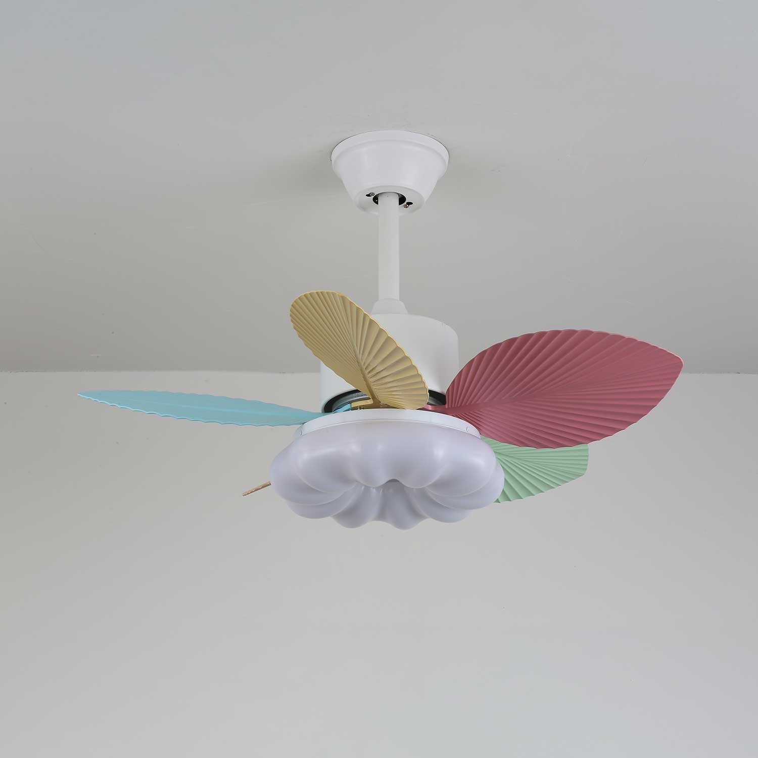 Ventilador de Techo Liora de Cristal Colorido, primer plano de la base E26/E27