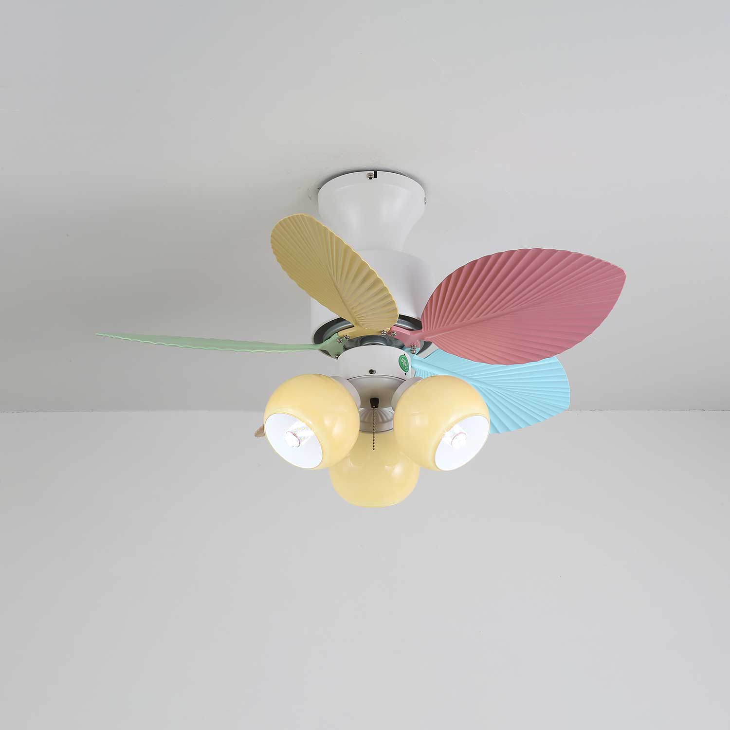 Ventilador de Techo Liora de Cristal Colorido, desde abajo