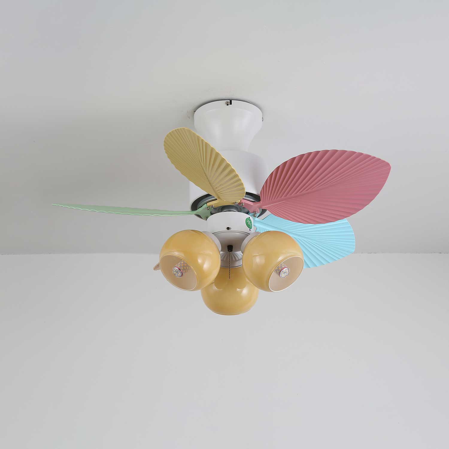 Ventilador de Techo Liora de Cristal Colorido, detalle del tipo de bombilla